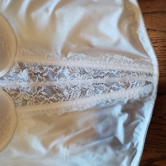 Lace Bustier - Picture 3 of 8